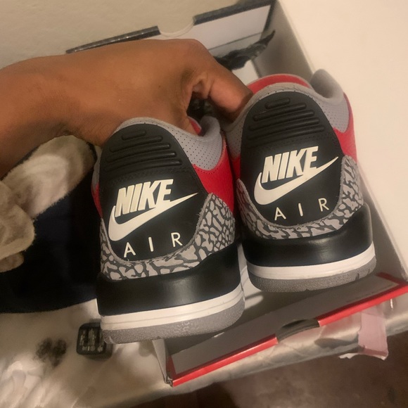 Retro 3 Cement Red main image 8